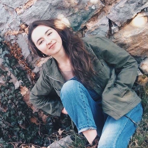 Meet your Posher, Olivia - Picture 2 of 12